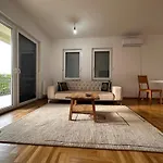 Appartamento Near Airport Ii