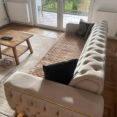 Near Airport Ii Appartement