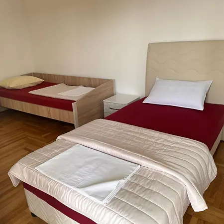 Near Airport Ii Apartment